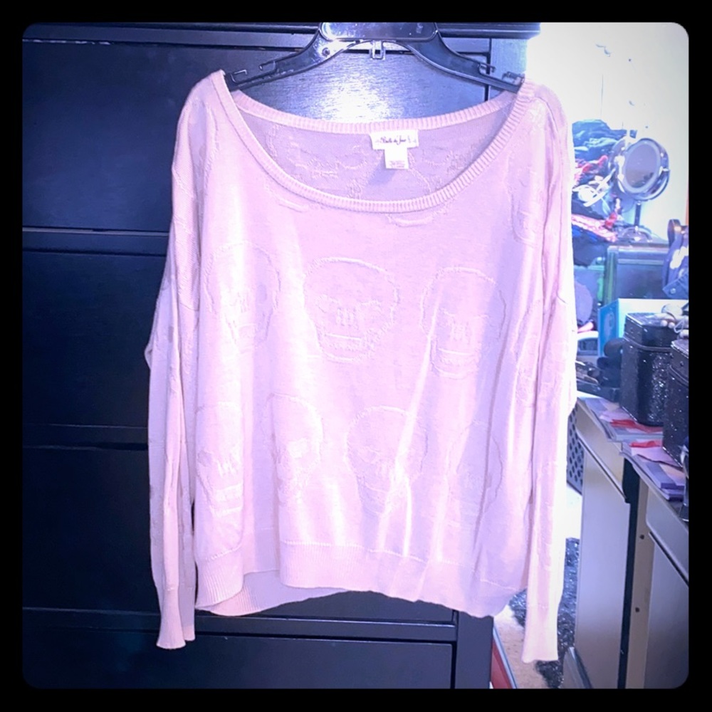 Cute crop sweater skull